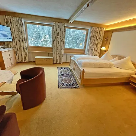 Alkira Aparthotel 3*