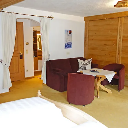 Alkira Aparthotel 3*