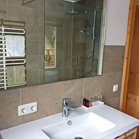 Alkira Aparthotel 3*