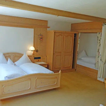 Alkira 장크트안톤암아를베르크